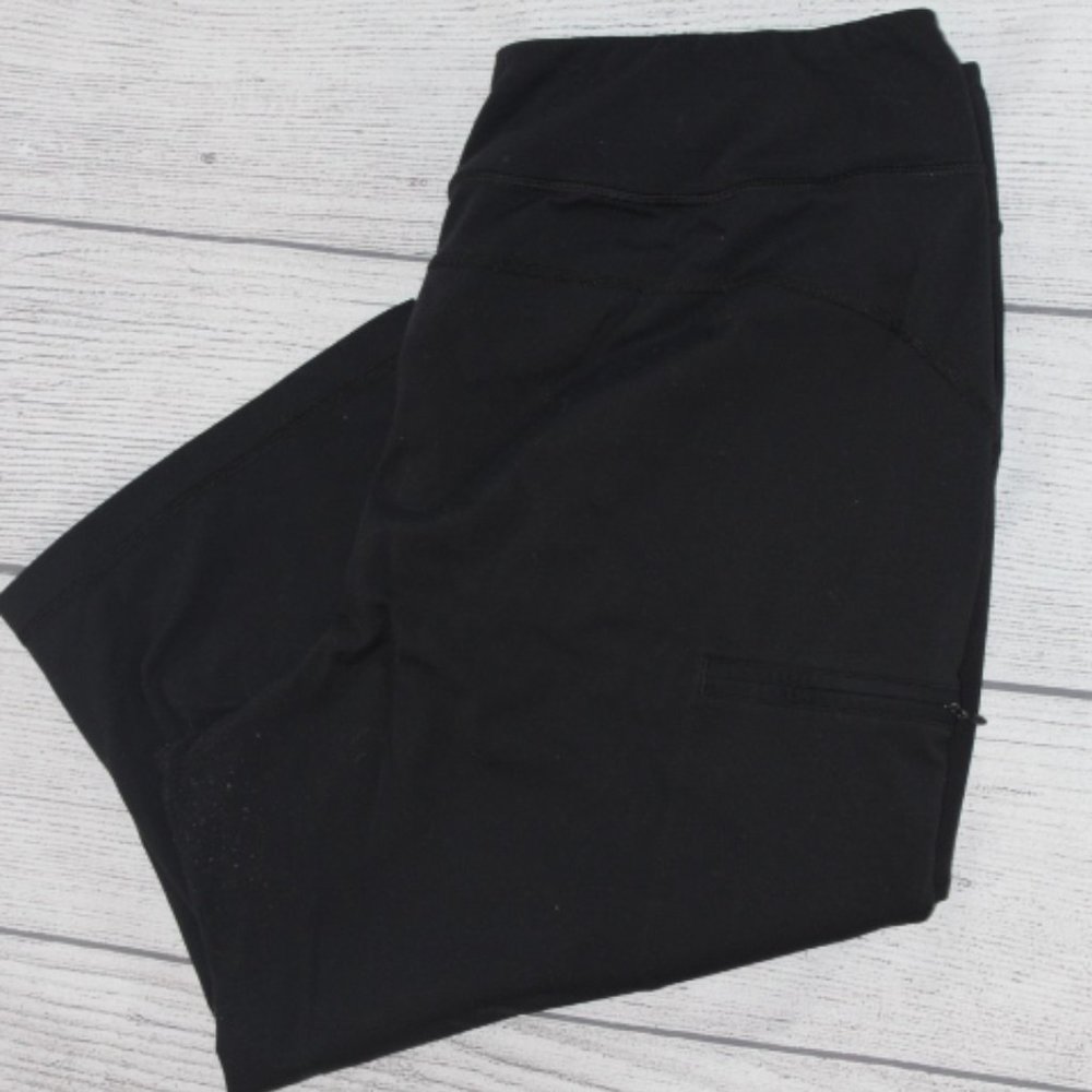 Black Deluth Trading Capri's